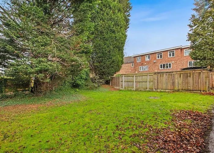 Апартаменты Modern 4 Bedroom House For 9 Guests With Free Parking By The Cosy Corner Nationwide Манчестер