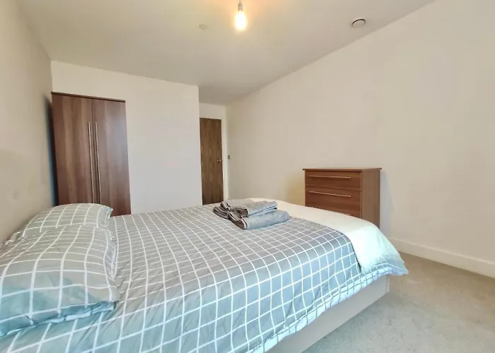 Modern Near Oxford Road, Centre * 맨체스터