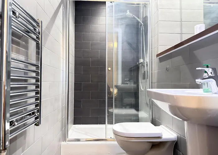 Modern Near Oxford Road, Centre 맨체스터