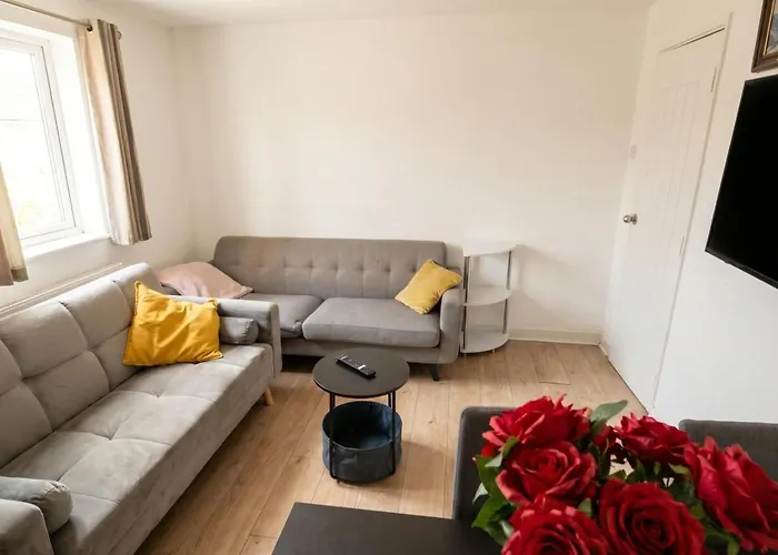 דירה Bright Three Bedroom With Free Parking And Wifi *