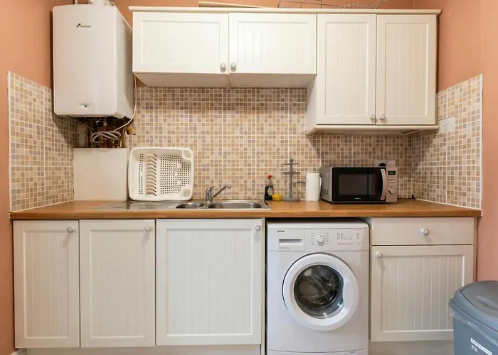 Bright Three Bedroom With Free Parking And Wifi מנצ'סטר