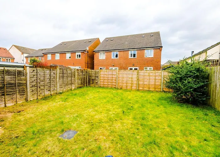 Luxury 3 Bedroom House Close To Center *