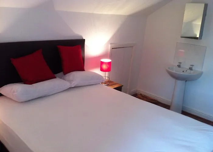 Ivy Mount Boutique 3*