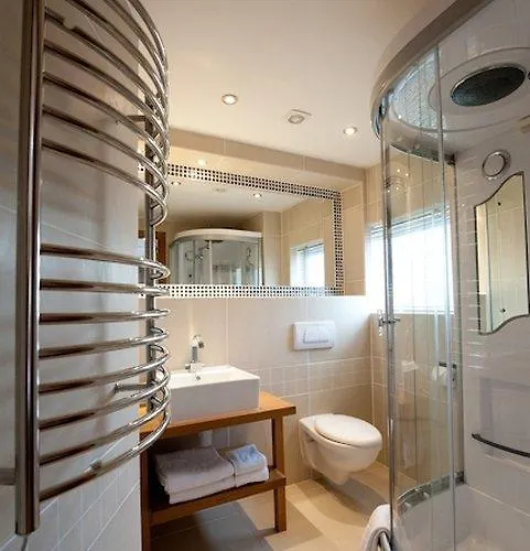 Cove Minshull Street Hotell 4*