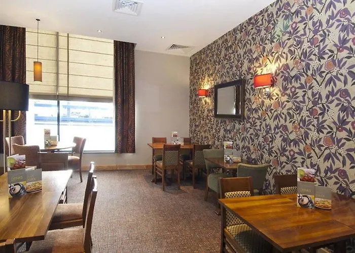 Premier Inn Manchester City Hotel 3*