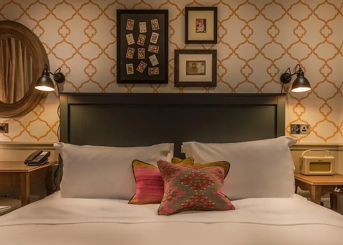 King Street Townhouse & 4*