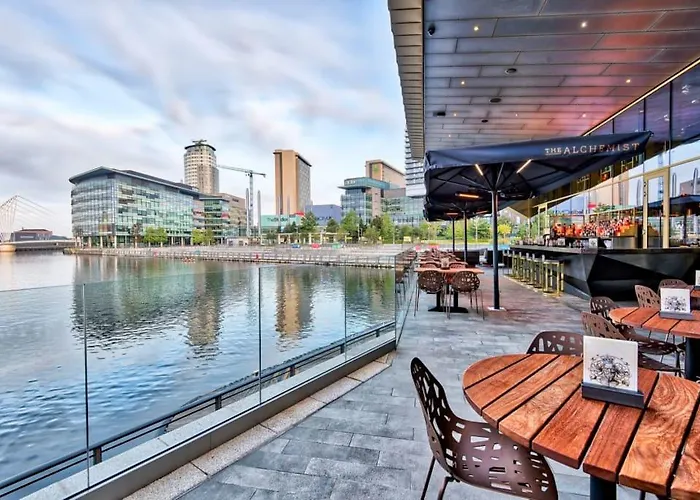 Media Salford Quays Апартаменты Манчестер