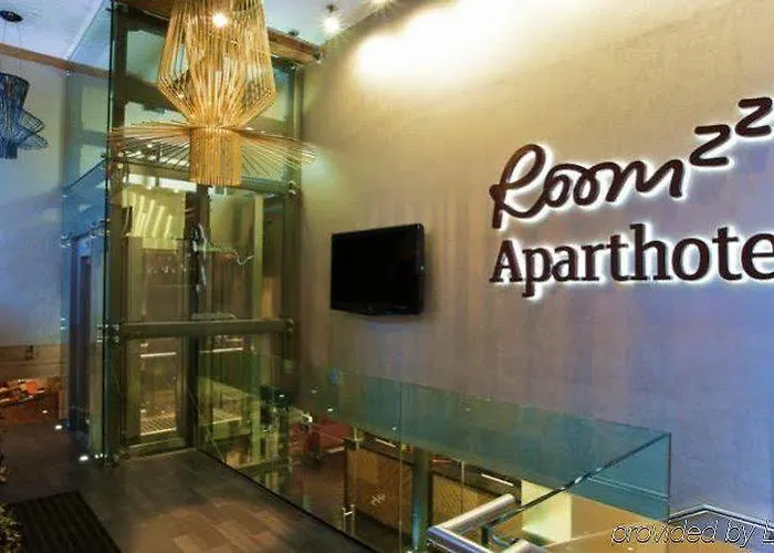 Roomzzz Aparthotel