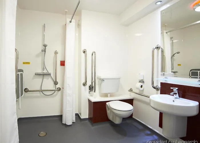 Travelodge Salford Quays Hotel 3*