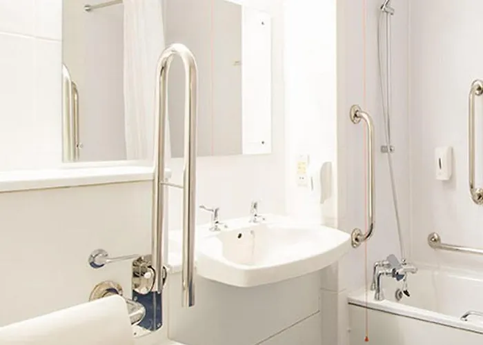 Travelodge Sportcity Hotel 3*