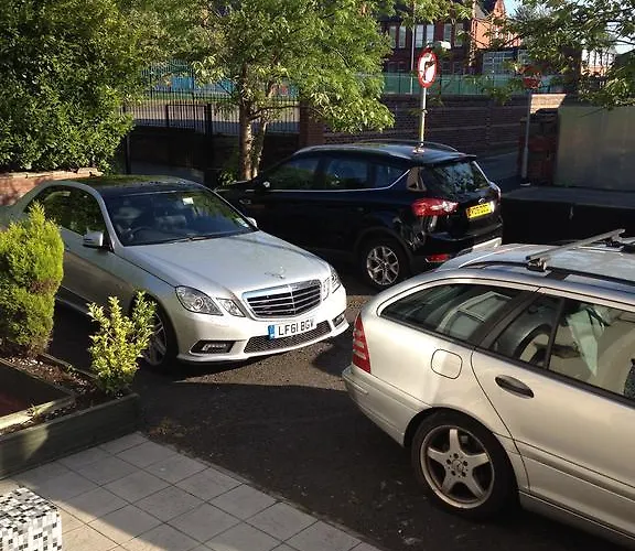 Pensjonat Hendham House - Near Etihad Stadium, Coop Live Arena, Ao Arena, Piccadilly Train Station & Centre Manchester