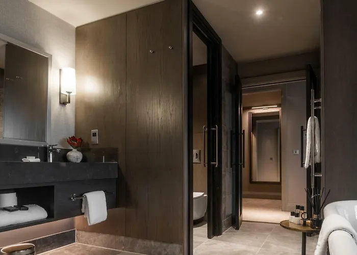 Dakota 5* Manchester