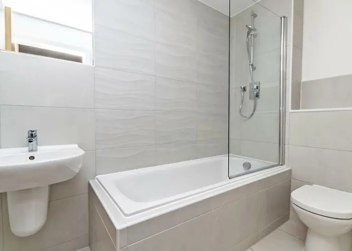 Halo House By Guestz *