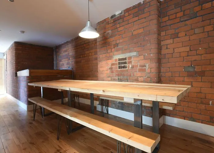 Stunning Penthouse Slps 20 Daire