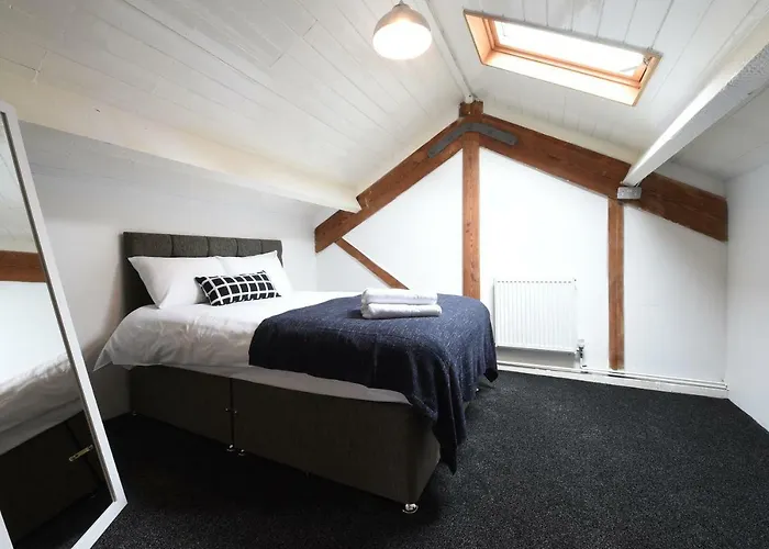 Penthouse Warehouse Slps 18 *