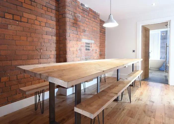 Stunning Penthouse Slps 20 Daire