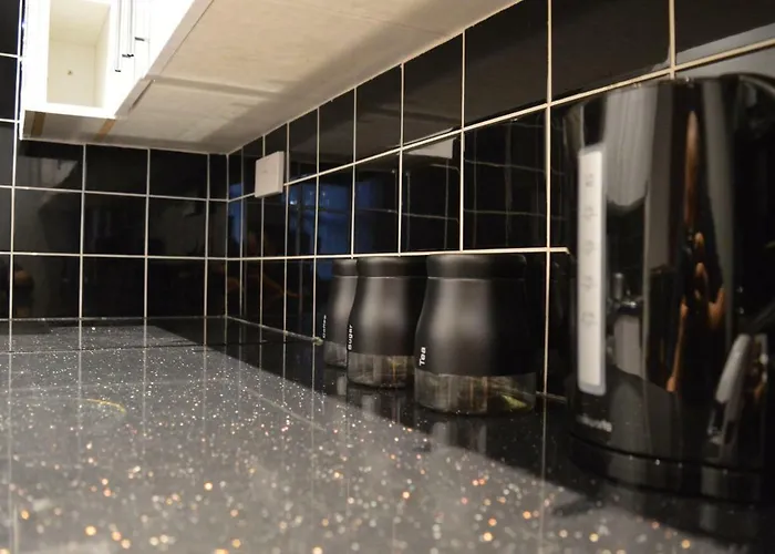 Spacious Shude Hill With Balcony *