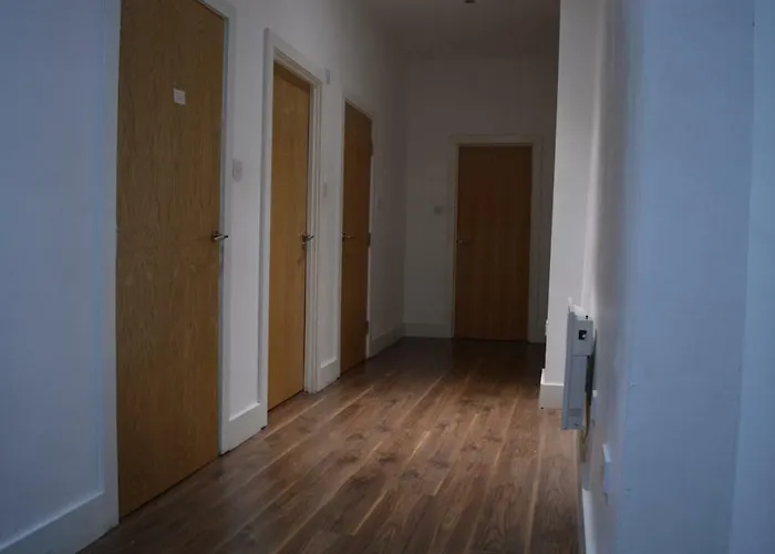 Spacious Shude Hill With Balcony 아파트