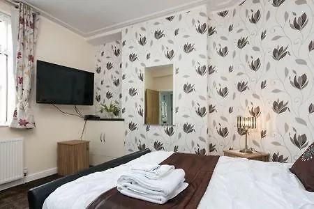 Knutsford House Holidays *