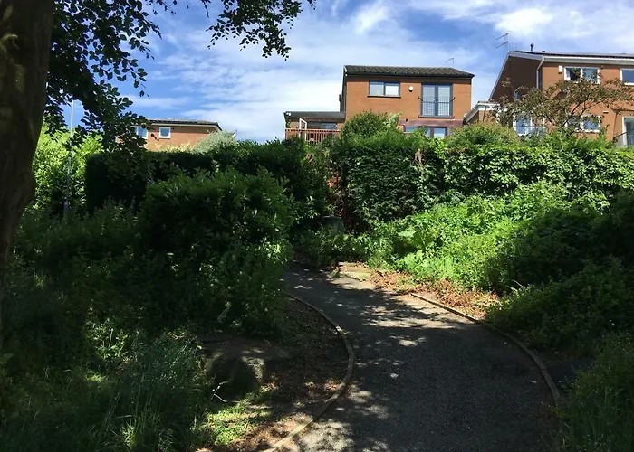 The Garden Apartment, Near Airport & *