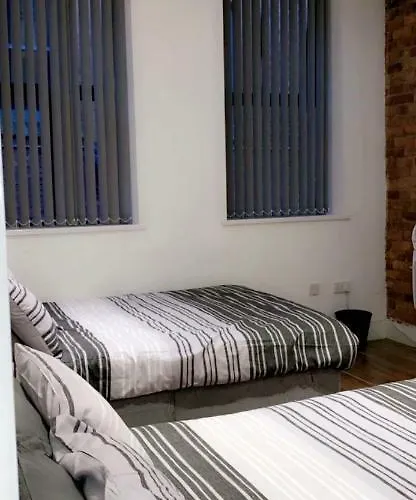 Spacious Shude Hill With Balcony