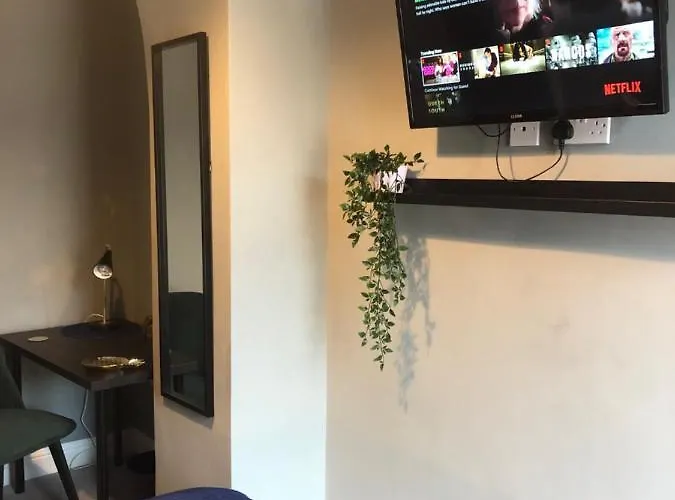 Pensión 3. Stylish Private Double Near Centre