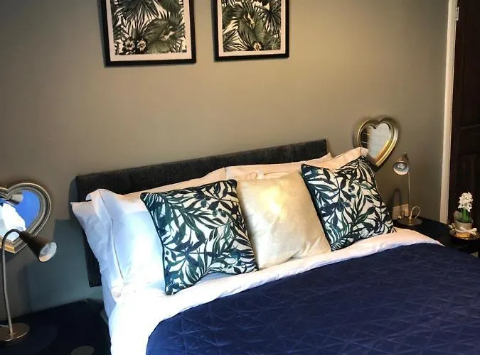 Pensión 3. Stylish Private Double Near Centre