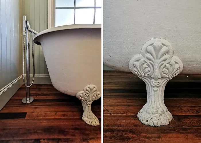 Manchesters Ultimate House - Hot Tub - Sleeps 22! * Manchester