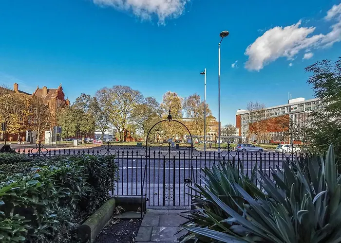 Dom wakacyjny Manchesters Ultimate House - Hot Tub - Sleeps 22! *