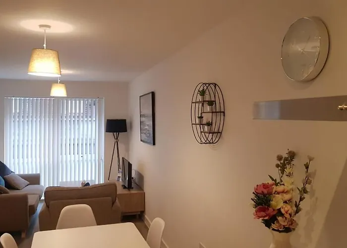 Halo House By Guestz *