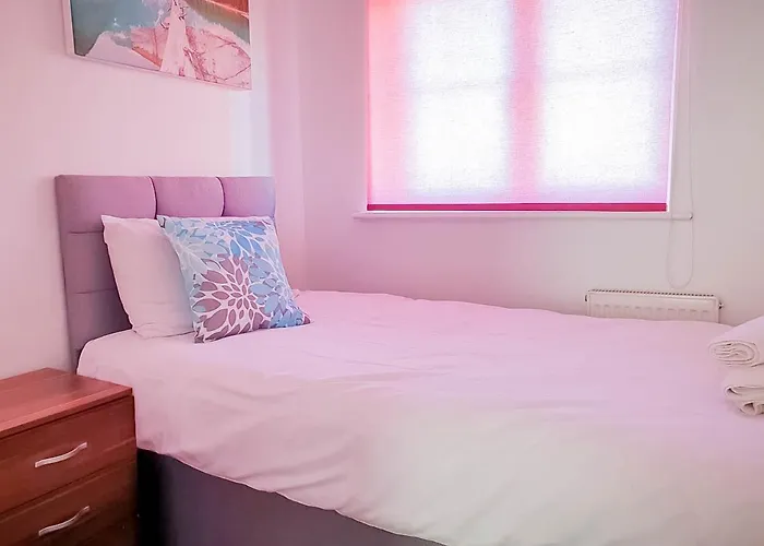 Airport Lounge - 3 Bed - 6 Persons Apartament *