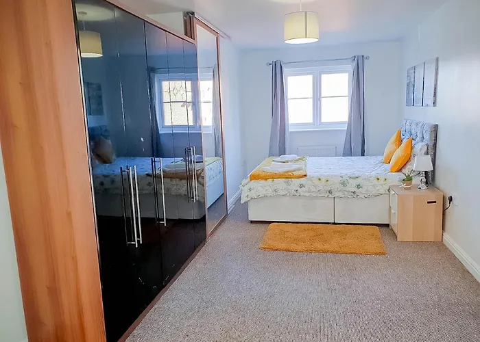 Airport Lounge - 3 Bed - 6 Persons Apartament