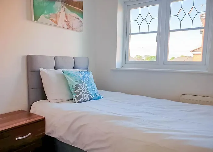 Airport Lounge - 3 Bed - 6 Persons