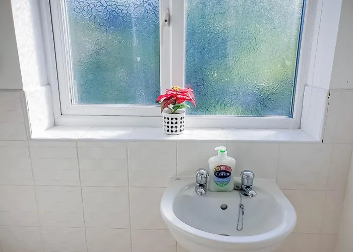 Airport Lounge - 3 Bed - 6 Persons