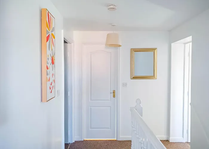 Airport Lounge - 3 Bed - 6 Persons Manchester