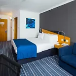 Express East By Ihg Hotel