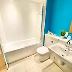 Spacious 5 Bed Townhouse Manchester, Salford Qauys - Two Bedroom With Parking Appartement Manchester