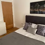 1 Bedroom Lovely In Salford Quays Free Street Parking Subject To Availability Apartment Manchester