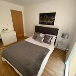 1 Bedroom Lovely In Salford Quays Free Street Parking Subject To Availability Apartment *