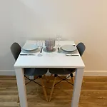 1 Bedroom Lovely In Salford Quays Free Street Parking Subject To Availability *