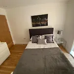 1 Bedroom Lovely In Salford Quays Free Street Parking Subject To Availability Apartment *