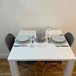 1 Bedroom Lovely In Salford Quays Free Street Parking Subject To Availability