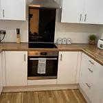 Apartment 1 Bedroom Lovely In Salford Quays Free Street Parking Subject To Availability *
