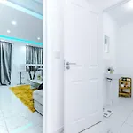 Luxury 3 Bedroom House Close To Center Manchester