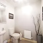 The Lawnswood - Holiday Home With Free Parking Near Coop Live & Etihad Manchester