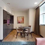 Roomzzz Victoria Appart hôtel 4*