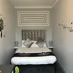 Queens Guest house 3*