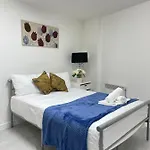 Апартаменты Wharf Premier - Free Private Parking