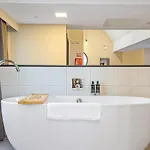 Roomzzz Victoria Appart hôtel 4*