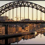 Ibis Centre 96 Portland Street 3*